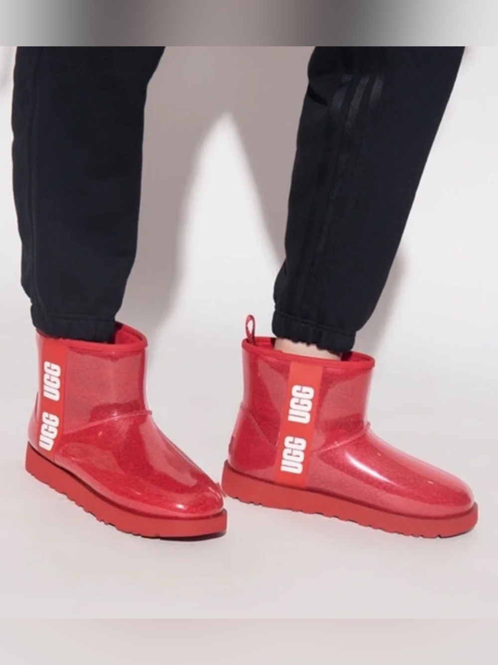 NIB UGG Classic Clear Mini Boot in Samba Red